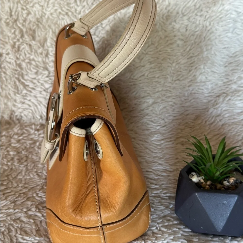 👜 Vintage Coach Soho Vachetta leather top handle suede lining Sufflette bag